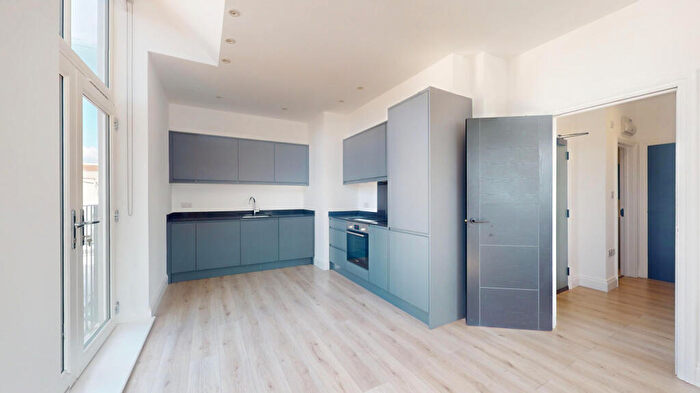 1 Bedroom Flat To Rent In Lodge Lane, London, N12