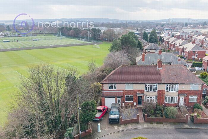 2 Bedroom Flat For Sale In Wych Elm Crescent, High Heaton, NE7