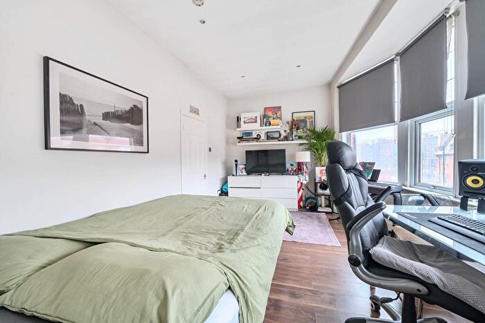 Studio For Sale In Green Lanes, Enfield, London, N21