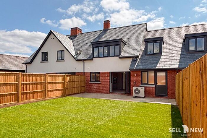 2 Bedroom Mews For Sale In **Ready Now! Set Behind Electric Gates**, Pilsworth Court, Offley, SG5