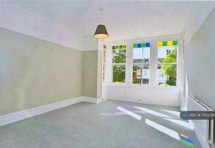 3 Bedroom Flat To Rent In Top Floor, Brighton, BN1