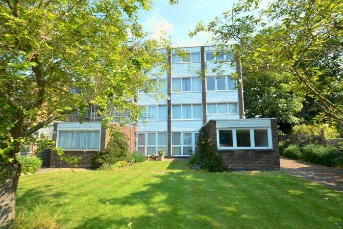 1 Bedroom Maisonette To Rent In Hazelwood House, Connaught Avenue, Chingford, E4