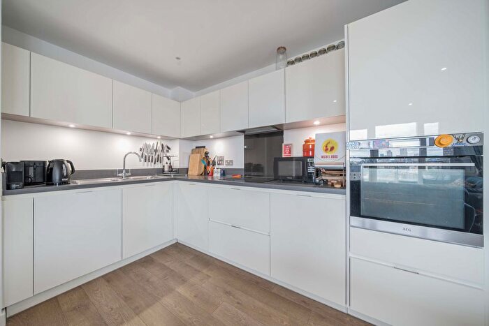 2 Bedroom Flat For Sale In Creekside, London, SE8