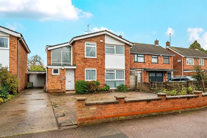 4 Bedroom Detached House For Sale In Caves Lane, Bedford, MK40