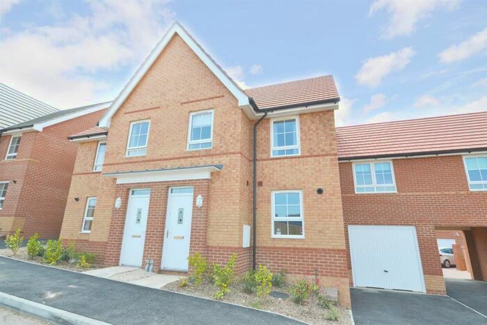 3 Bedroom Terraced House To Rent In Albert Way, East Cowes, PO32