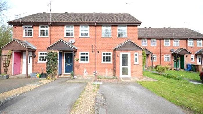 2 Bedroom End Of Terrace House To Rent In Northampton Close, Bracknell, Berkshire, RG12