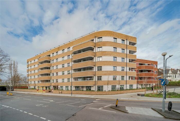 2 Bedroom Flat To Rent In Park Avenue, London, NW2