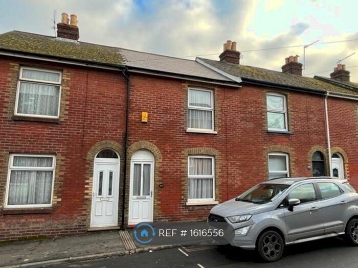 2 Bedroom Terraced House To Rent In Hunnyhill, Newport, PO30
