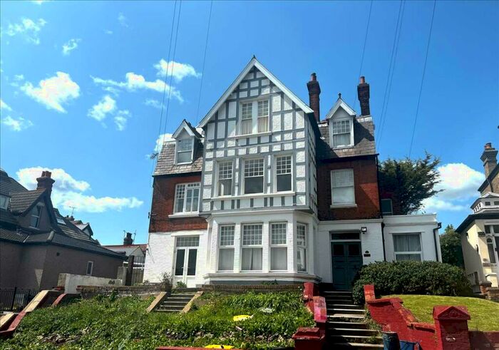 2 Bedroom Apartment To Rent In Westcliff On Sea, SS0