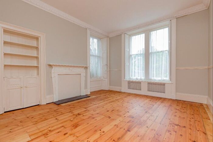 3 Bedroom Ground Maisonette To Rent In Gillsland Road, Merchiston, Edinburgh, EH10