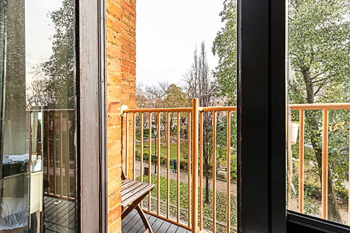 1 Bedroom Flat To Rent In Tavistock Crescent, London, London, W11