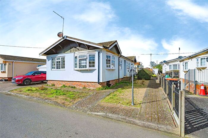 2 Bedroom Property For Sale In The Grove, Woodside Park Homes, Woodside, Luton, LU1