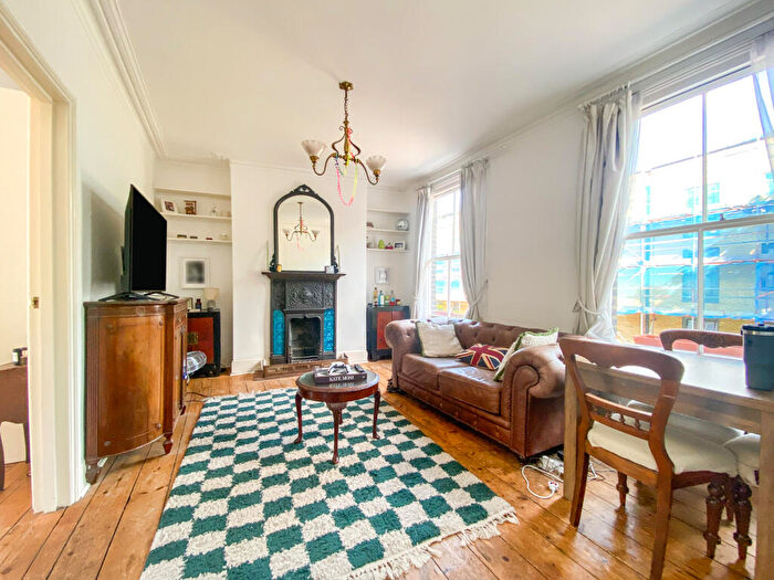 2 Bedroom Flat For Sale In Gifford Street, Islington, N1