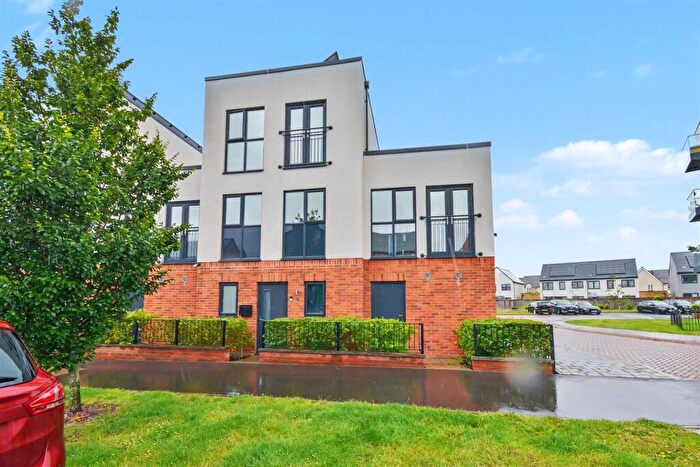 3 Bedroom Town House To Rent In The Avenue, Corby, NN17