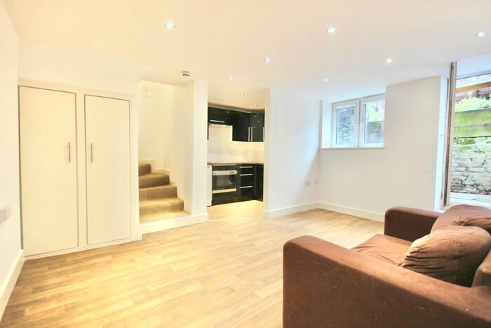 Studio To Rent In The Burroughs, London, NW4