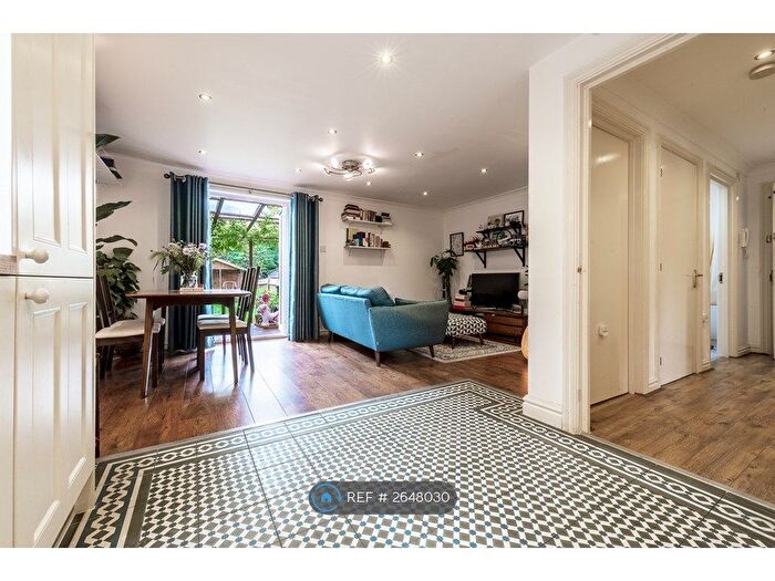 2 Bedroom Flat To Rent In Thomas Cribb Mews, London, E6