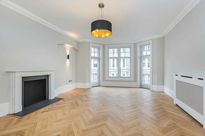 4 Bedroom Flat To Rent In Old Brompton Road, London, SW7