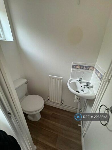 2 Bedroom End Of Terrace House To Rent In Howard Close, Loughton, IG10