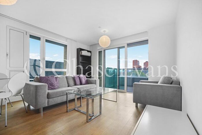 2 Bedroom Apartment To Rent In Marner Point, No The Plaza, Bow, E3