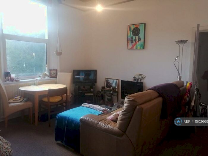 1 Bedroom Flat To Rent In Tulliallen, Liverpool, L22