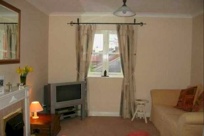 2 Bedroom Flat To Rent In Addington Court, Exeter, EX4