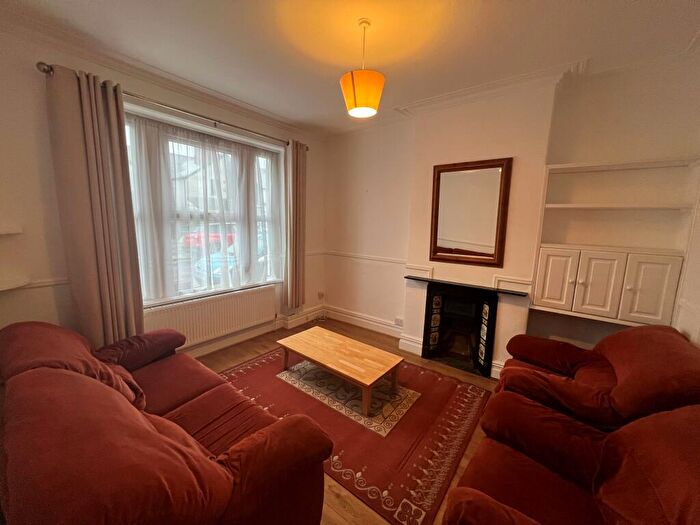 3 Bedroom House To Rent In Maldwyn Street, Pontcanna, Cardiff, CF11