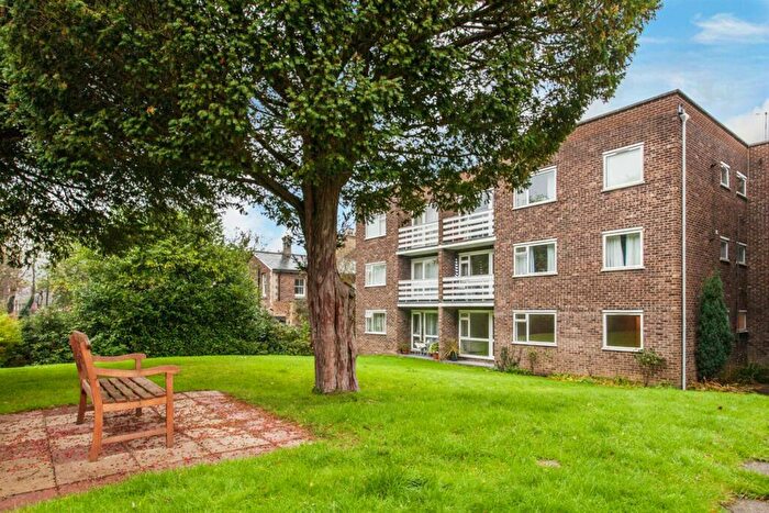 2 Bedroom Flat To Rent In Warwick Road, Redhill, RH1