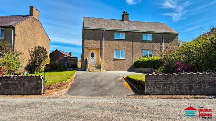 3 Bedroom Semi-Detached House For Sale In Maes Hyfryd, Cefn Morfa, Morfa Nefyn, LL53