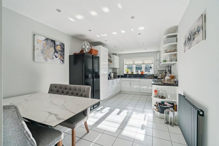 2 Bedroom Flat For Sale In Hedgerley Lane, Gerrards Cross, Buckinghamshire, SL9