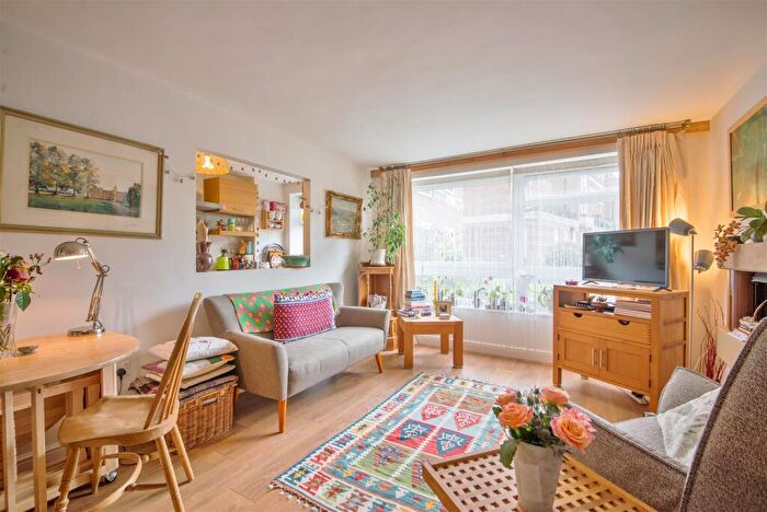 2 Bedroom House For Sale In Woodstock Close, Oxford, OX2