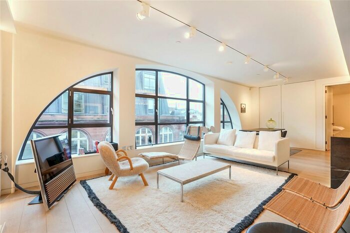 3 Bedroom Flat To Rent In Wardour Street, London, W1F