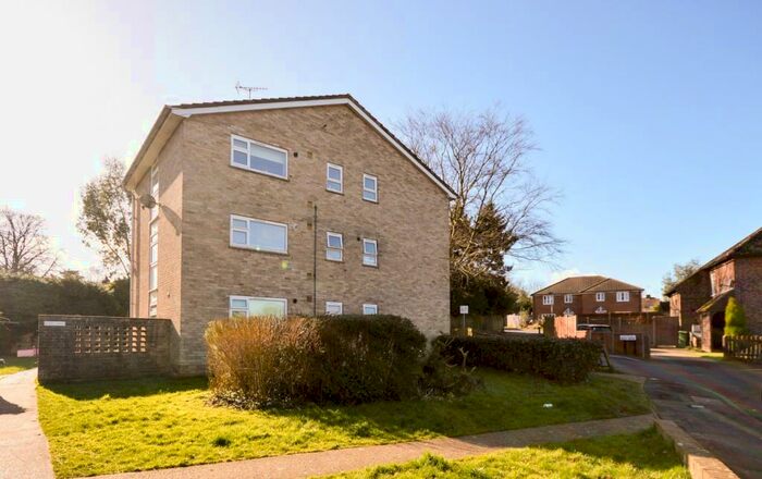 2 Bedroom Flat To Rent In Beech Grove, Storrington, Pulborough, RH20