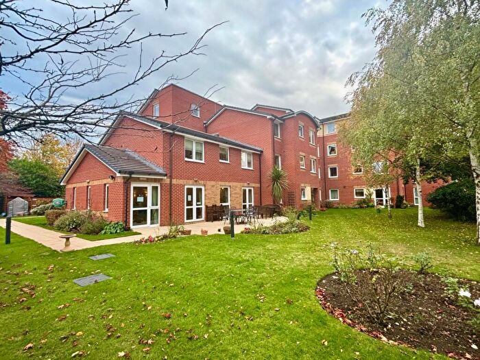 2 Bedroom Retirement Property To Rent In Oaktree Court Addlestone Park, Addlestone, Surrey, KT15