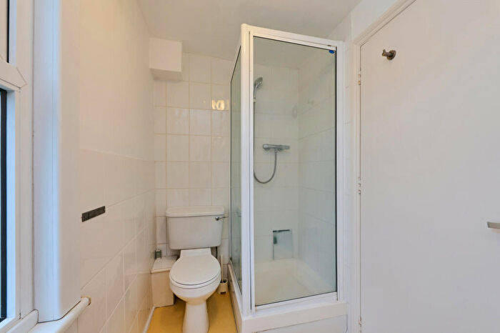 2 Bedroom Flat For Sale In Carden Road, London, SE15