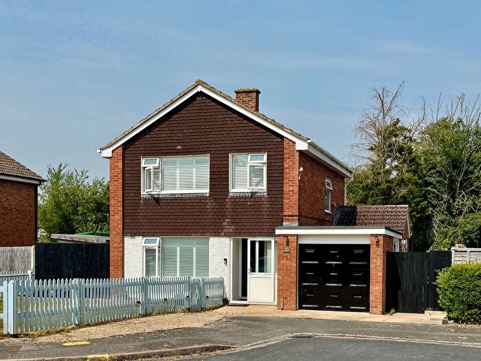 3 Bedroom Detached House For Sale In Old Mill Close, Grove, OX12
