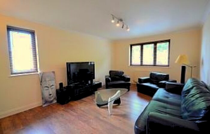 2 Bedroom Flat To Rent In Brookfield Court, Woodside Grange Road, London, N12