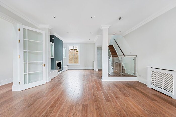 4 Bedroom Semi-Detached House To Rent In Heathfield Gardens, Chiswick, W4