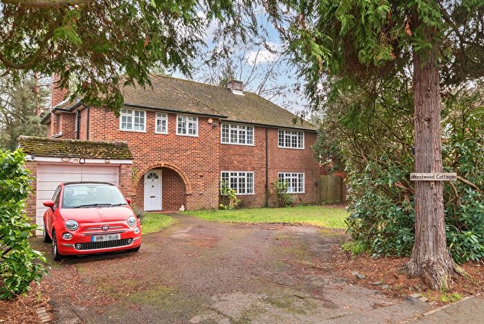 4 Bedroom Detached House For Sale In Ellesmere Road, Weybridge, KT13