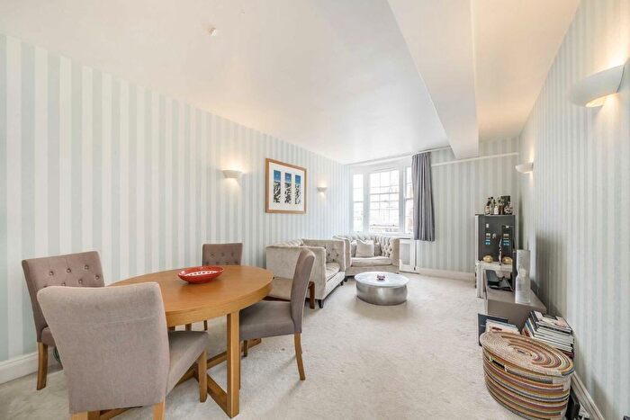 1 Bedroom Flat For Sale In Porchester Road, Westbourne Grove, W2