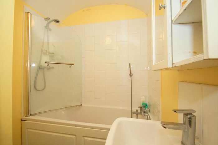 1 Bedroom Flat To Rent In Prospect Hill, Redditch, Worcestershire, B97