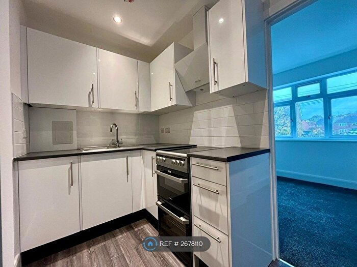 2 Bedroom Maisonette To Rent In Ware Road, Hoddesdon, EN11