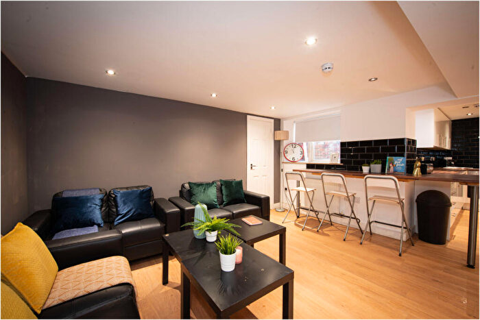 8 Bedroom House To Rent In Estcourt Terrace, Leeds, LS6