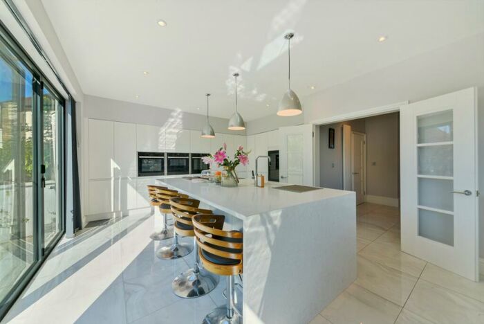 6 Bedroom Detached House To Rent In Foxgrove Avenue Beckenham, BR3