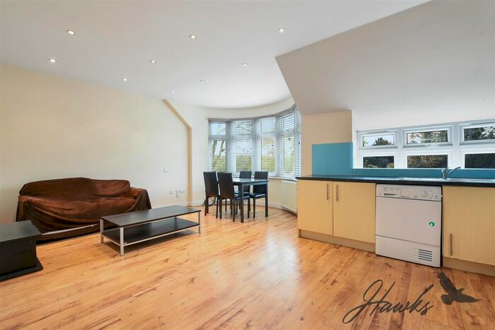 2 Bedroom Flat To Rent In Boston Manor Road, Brentford TW8