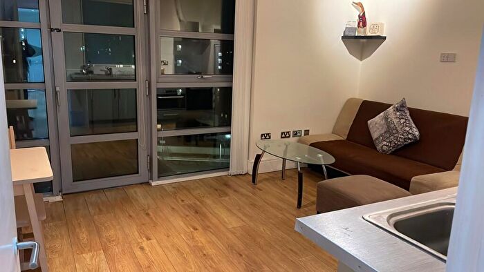 3 Bedroom Flat To Rent In The Lock Building, Whitworth Street West, Manchester, M1