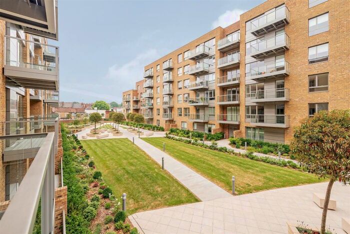 1 Bedroom Apartment To Rent In Compass Court, Smithfield Square, Hornsey, N8