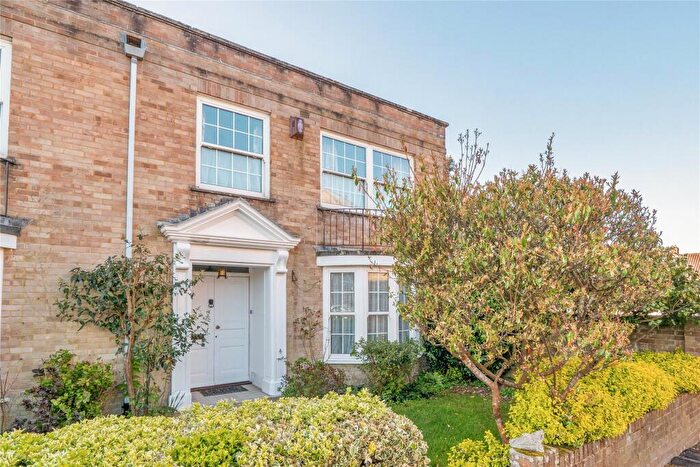 3 Bedroom End Of Terrace House For Sale In Courtenay Place, Lymington, Hampshire, SO41