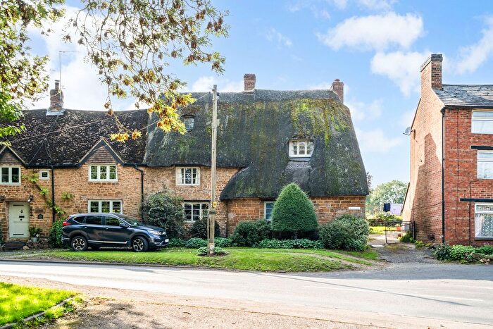 2 Bedroom Cottage For Sale In Banbury Road, Wardington, OX17