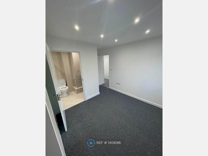 2 Bedroom Flat To Rent In Suffolk Court, Chadwell Heath, Romford, RM6