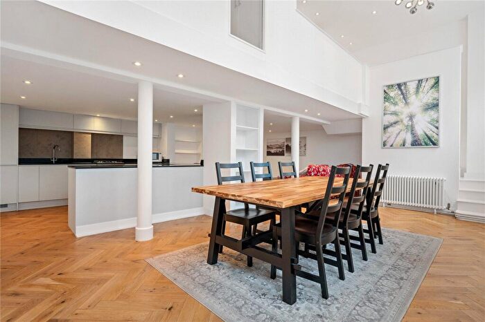 2 Bedroom Apartment For Sale In Thornhill Road, London, N1
